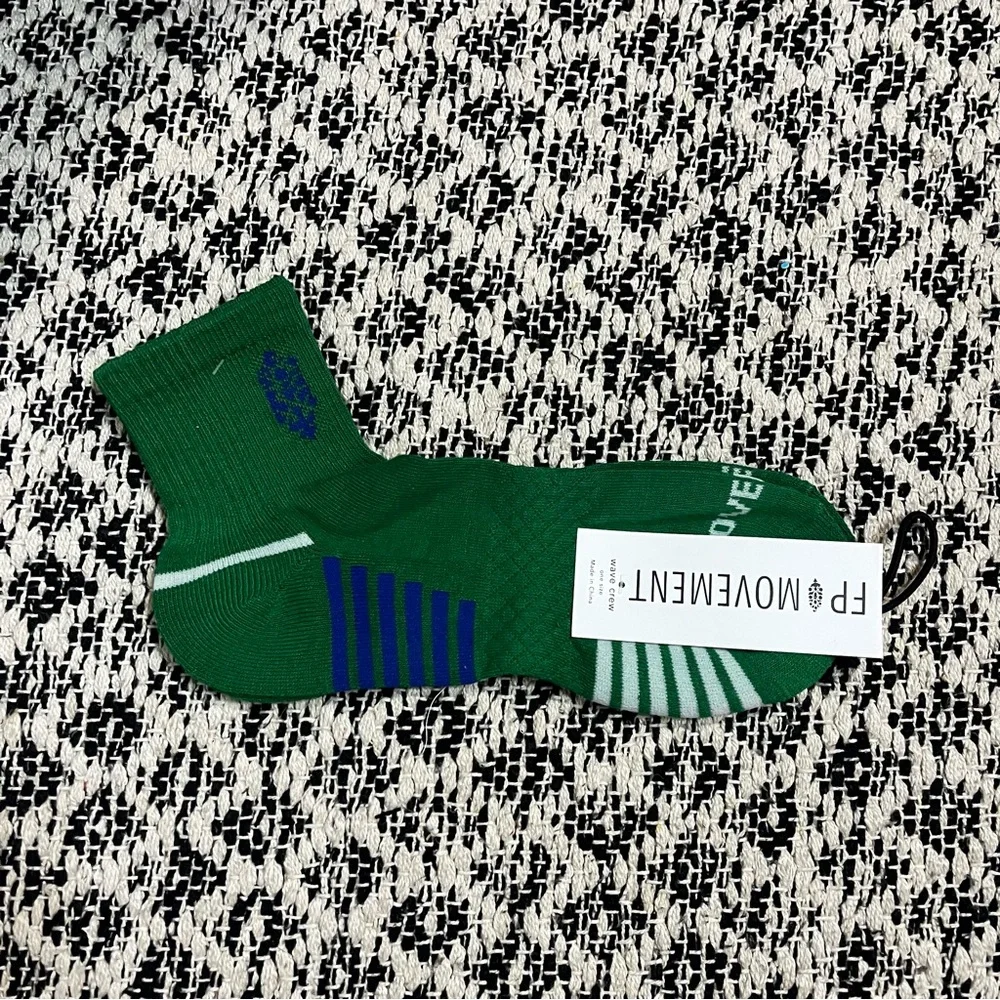 New Free People Movement Wave Crew Socks in Kelly Green One Size
